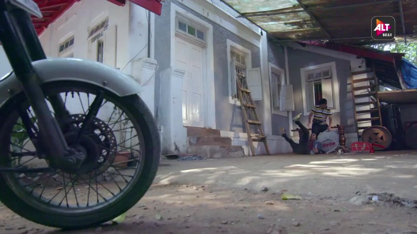 Baat_S04E01_WebRip_Hindi_(2).mkv - Video Link