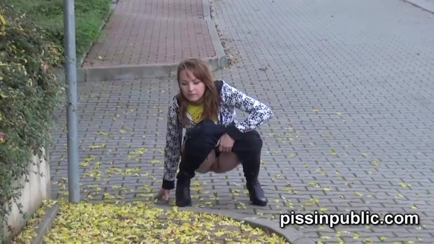 Girls in need did not think twice peeing where neighbours could see them.mp4 - TeraBox Video